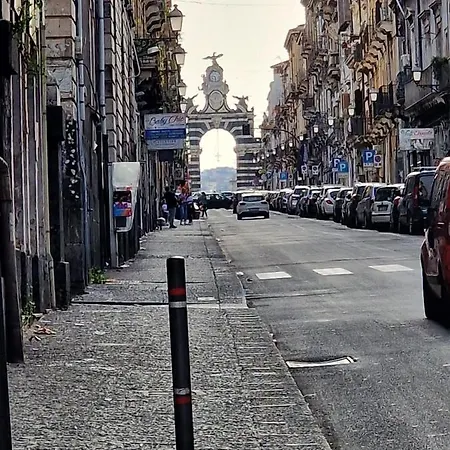 Leontini House بيت للعطل