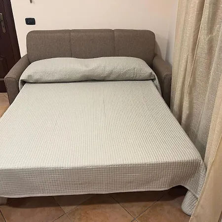 Leontini House بيت للعطل